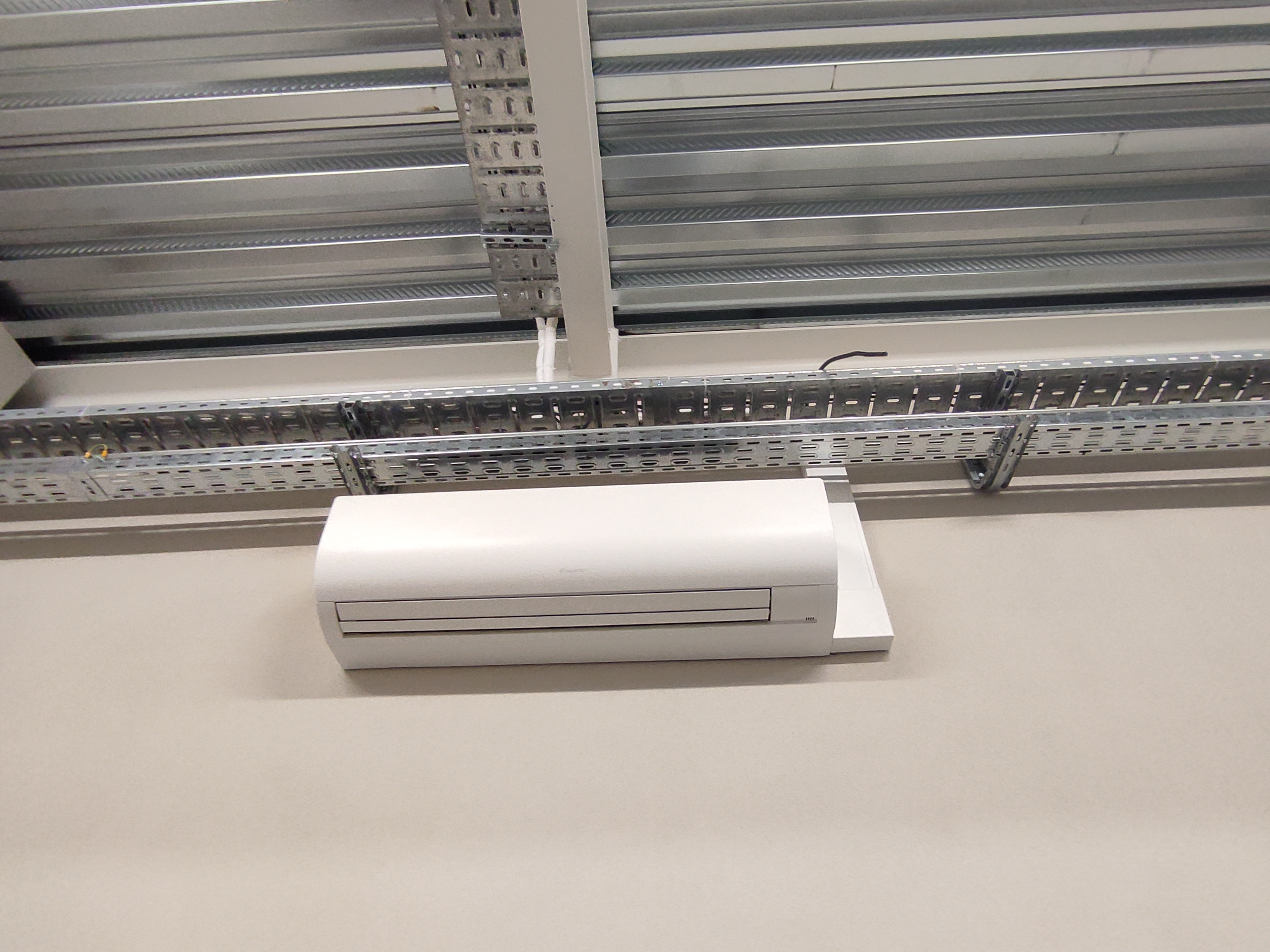 VRV Daikin na Indústria Kingsley, Pigeiros