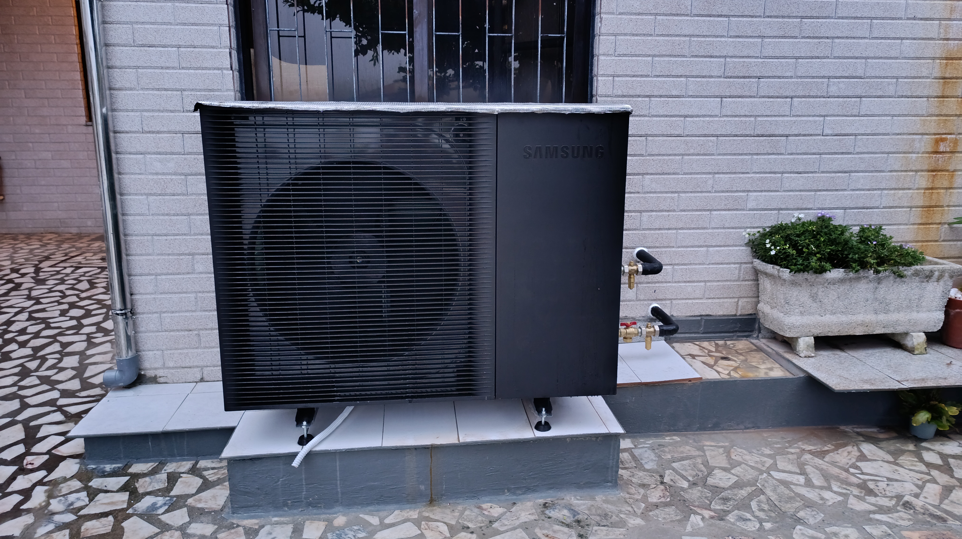 Bomba de calor Samsung R290 com solar em Paços de Brandão
