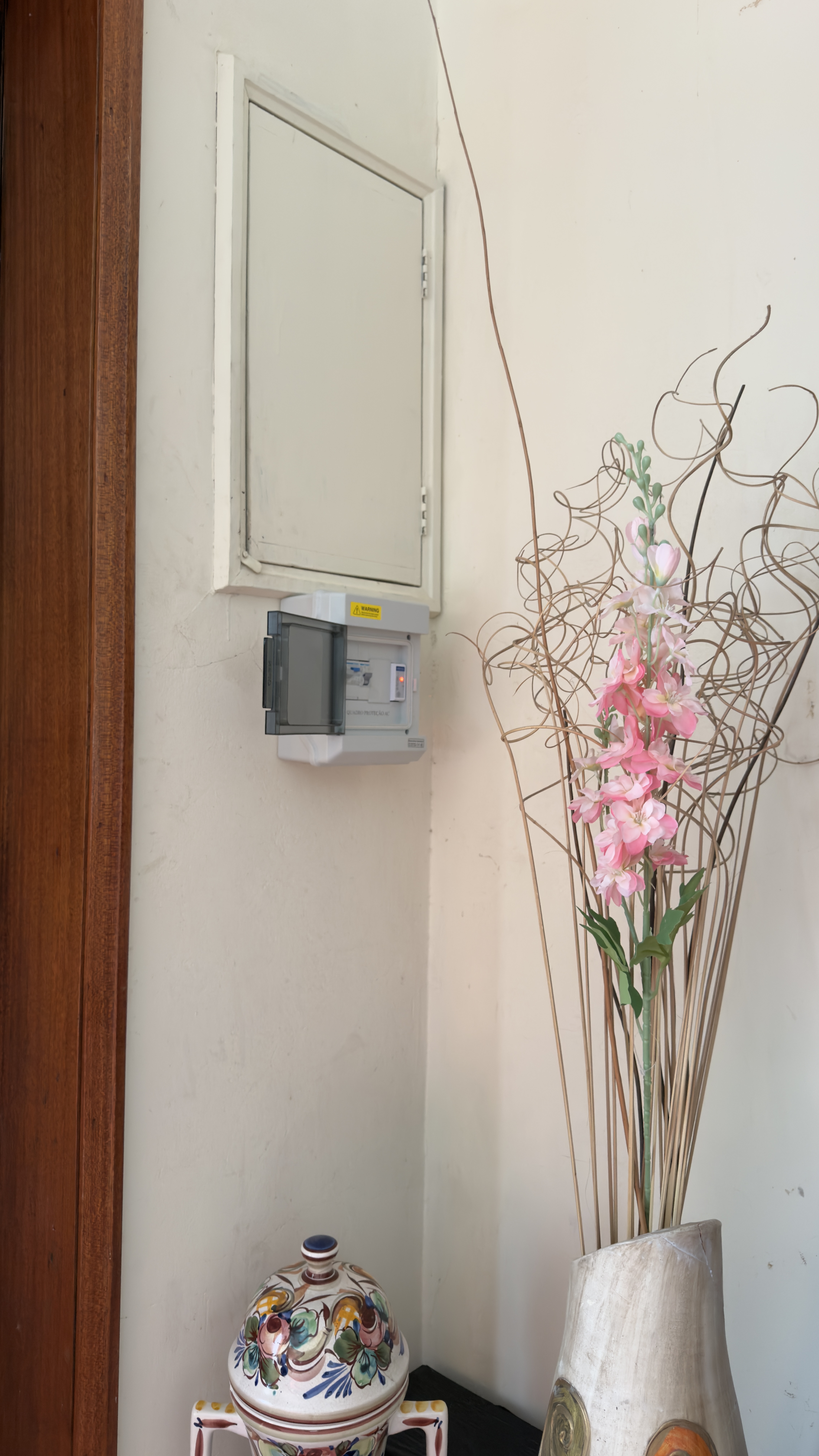 Quadro elétrico de apoio ao carregador de veículo elétrico em Rio Meão